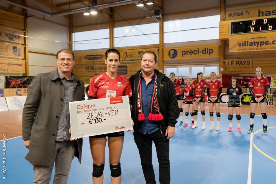 Image Un chèque important pour la relève, grâce à notre TopScorer Tea Juric Image Un chèque important pour la relève, grâce à notre TopScorer Tea Juric